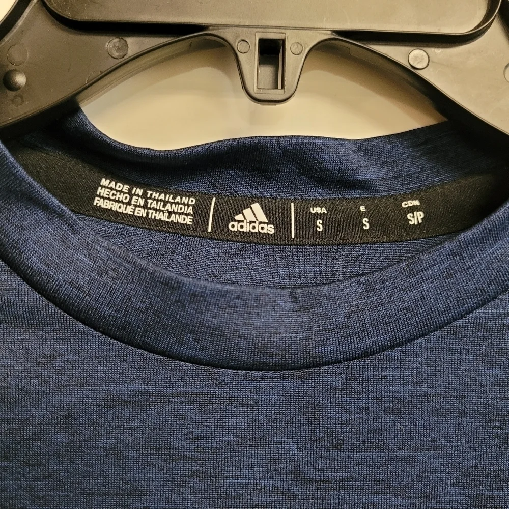 Adidas Navy Blue Yellow Graphic Quinnipiac Short Sleeve Athletic‎ Top Size Small